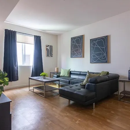 Lovely And Modern Apartment